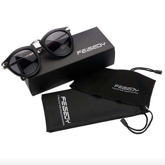 Accessories - Vintage Arrow Black Rim Round Design Sunglasses